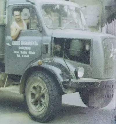 Storico camion Pagnamenta degli anni '50, testimonianza delle origini dell'azienda