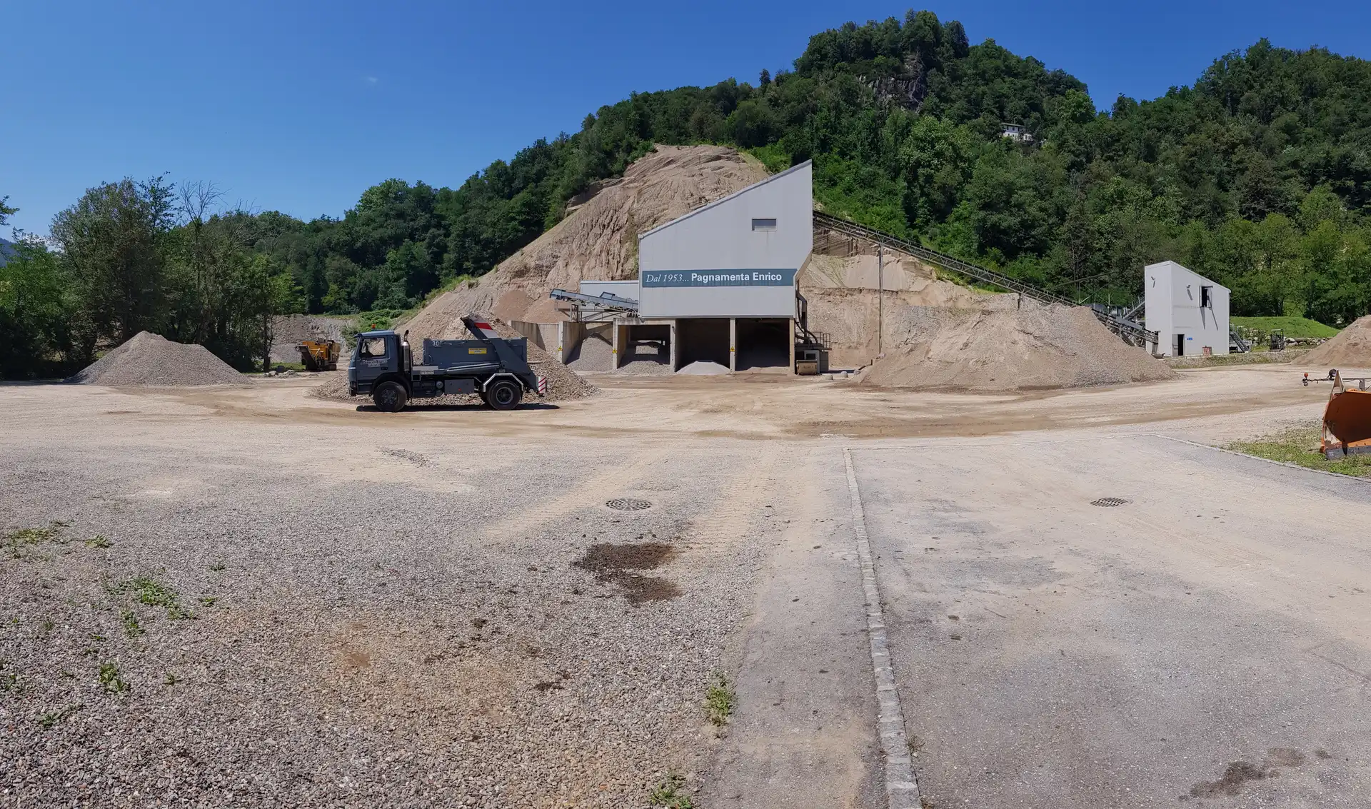 Impianto di lavorazione inerti Pagnamenta Enrico SA a Monteggio